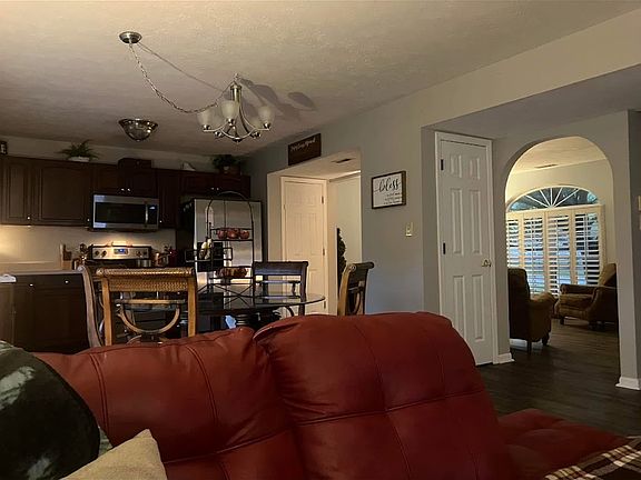 3rd image of 6753 Dorchester Dr