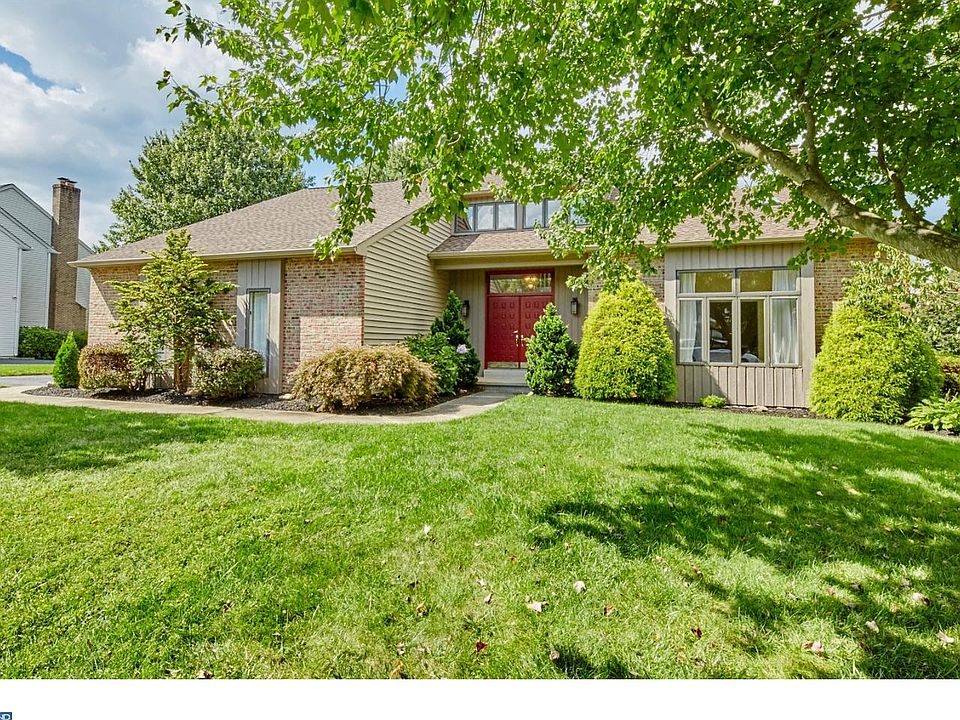 1st image of 31 Silverwood Blvd