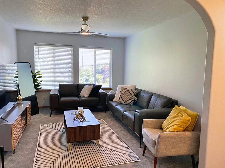1034 NW Ivy Dr #A — Photo 2