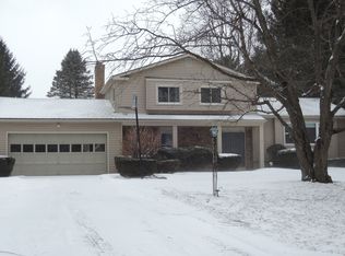 12 Kitty Hawk Dr, Pittsford, NY 14534