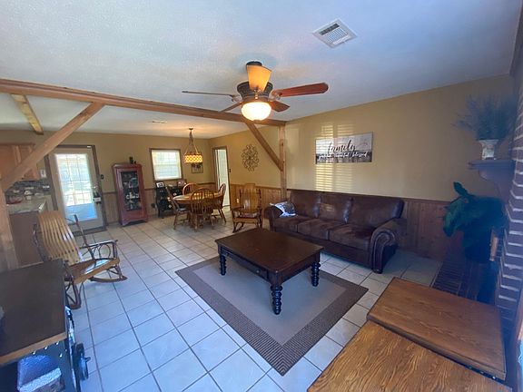 4th image of 125 Elaine Dr