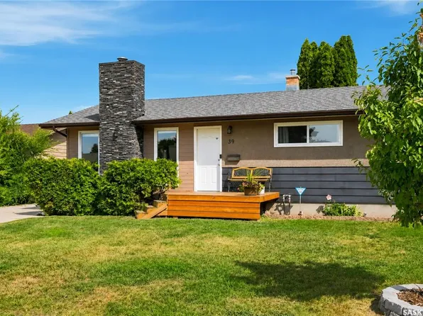 39 Brown CRESCENT, Saskatoon, SK S7J 2R9