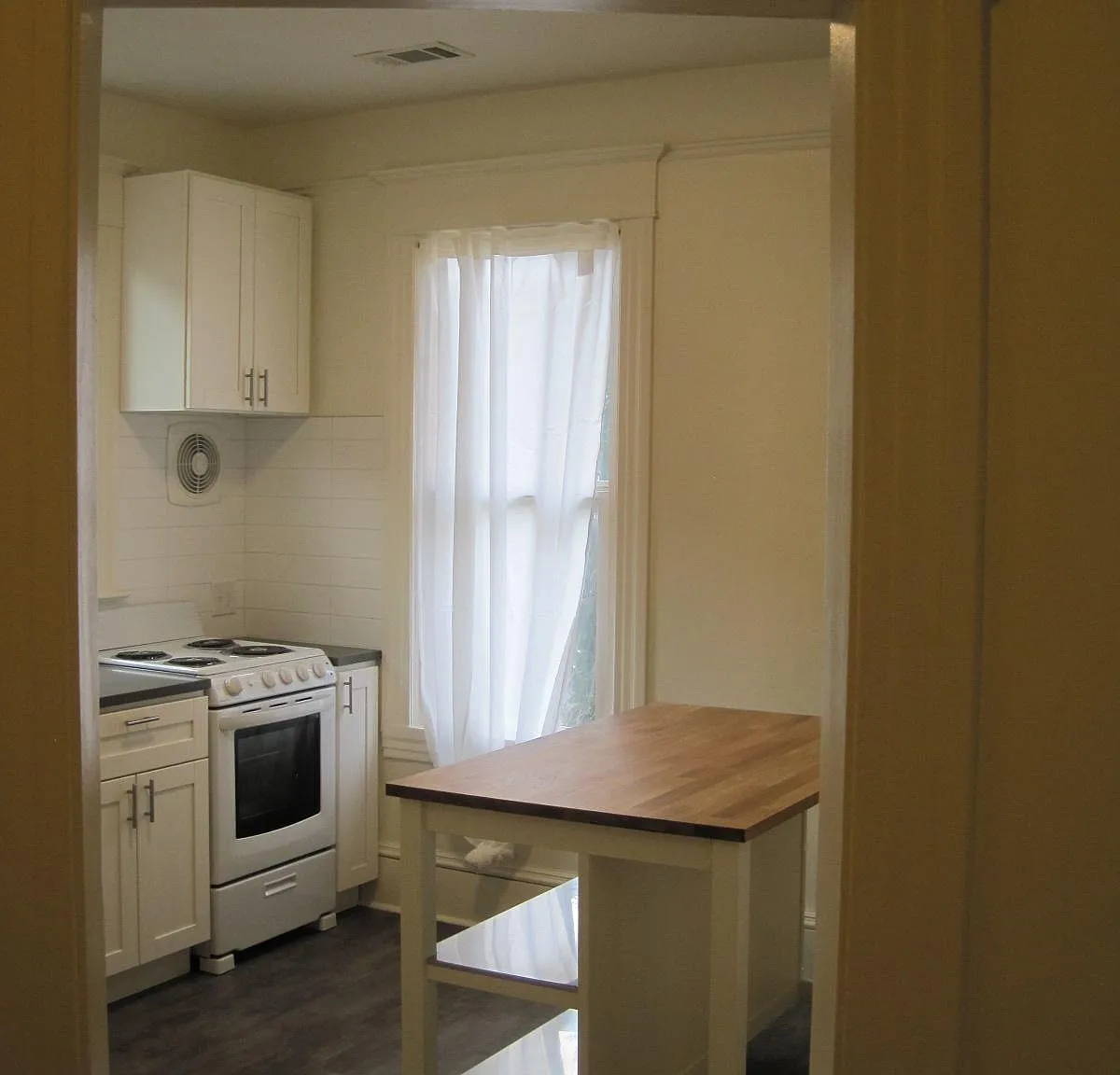 4 bed, 1.5 bath, 808 sqft, $3,990 — Photo 3