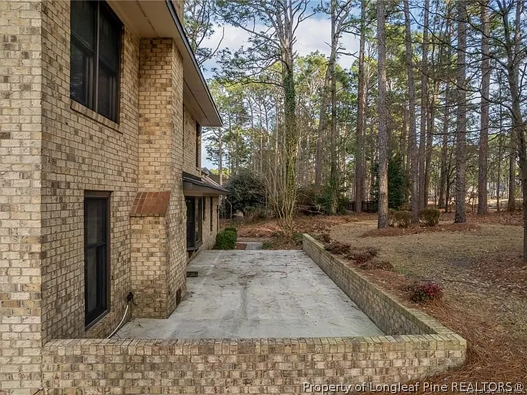 6821 Thames Dr — Photo 37