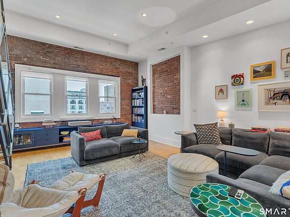 2nd image of 116 Crown St APT 5A