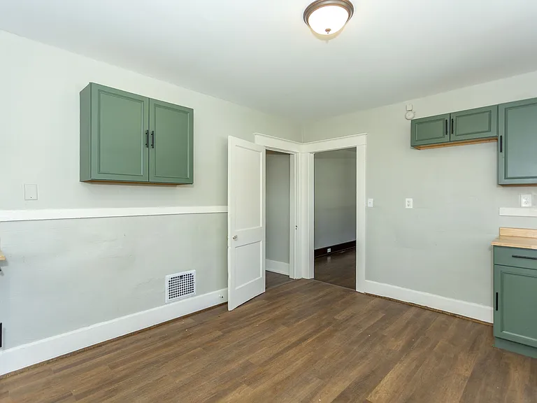 2715 Avenue H — Photo 16