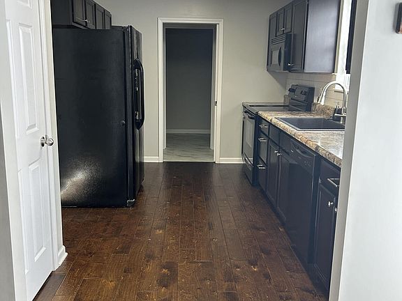 3rd image of 1719 Cove Oak Ln