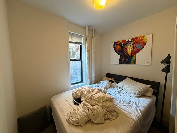 5th image of 202 W 102nd St APT 3WR