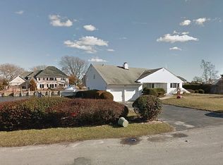 173 Wagstaff Ln, West Islip, NY 11795