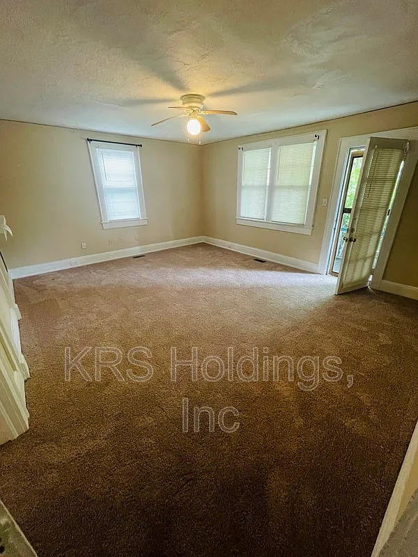2 bed, 1.0 bath, 865 sqft, $995 — Photo 1
