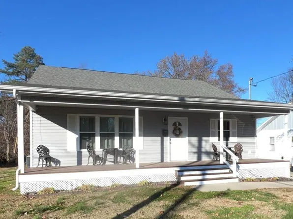 107 W Bond St, Benton, IL 62812