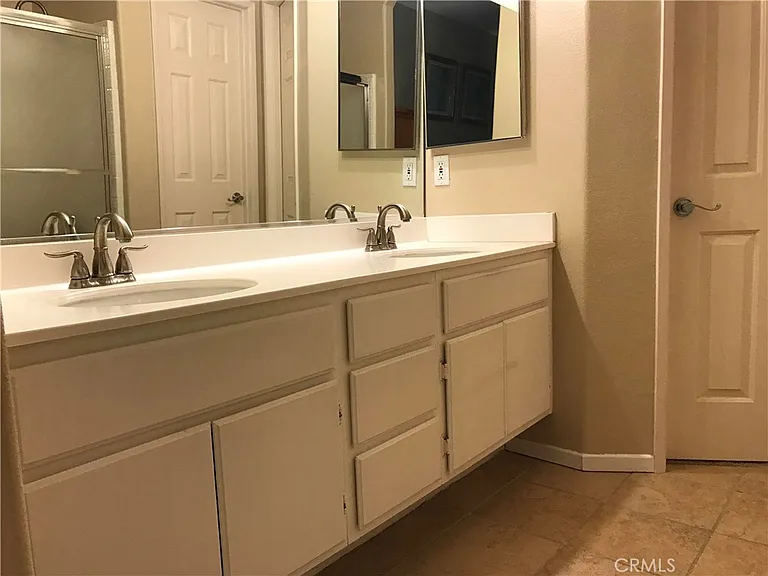 1039 S Positano Ave — Photo 15