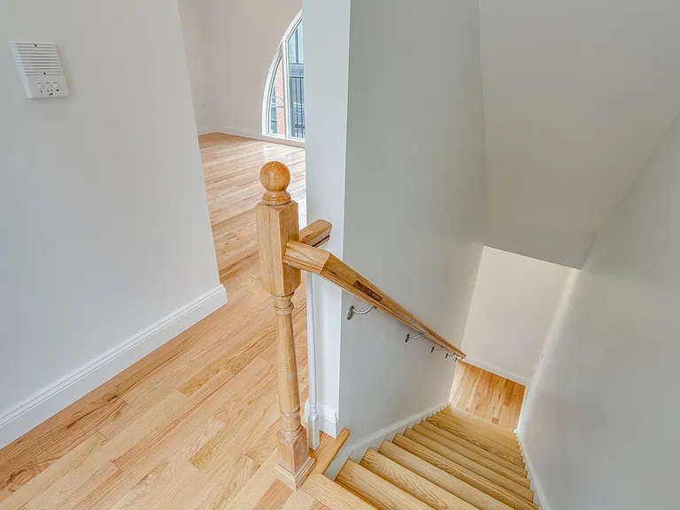 521 Court St — Photo 8