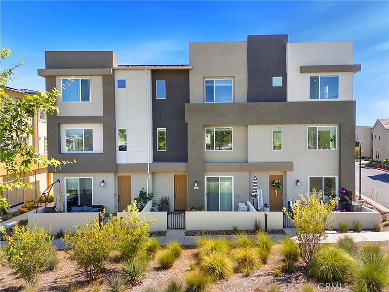 27553 Sanctuary Ct — Photo 2