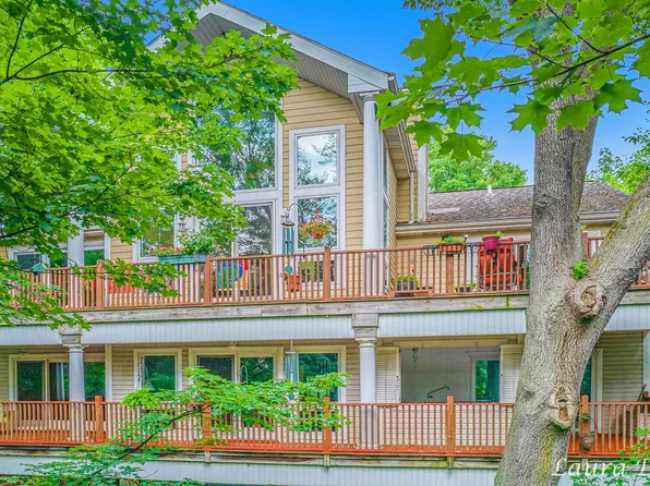 731 Pleasant St, Saugatuck, MI 49453