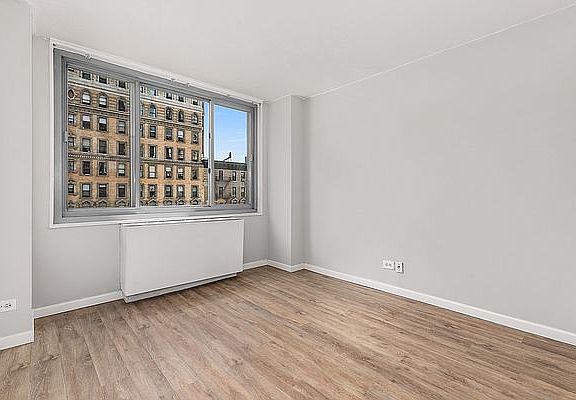 4th image of 2025 Broadway APT 7F