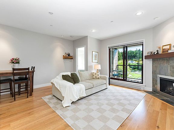 5th image of 1325 Bear Mountain Pkwy #304