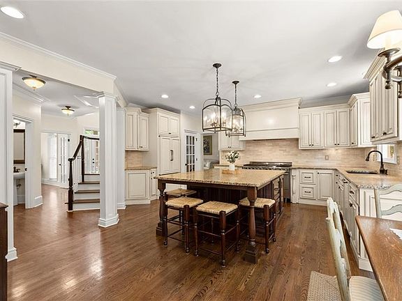 3rd image of 8475 High Hampton Chase