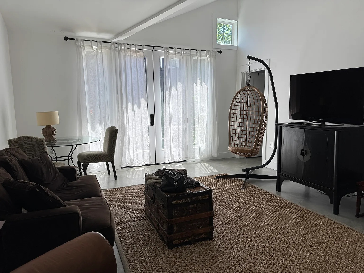 1 bed, 900 sqft, $2,300 — Photo 4