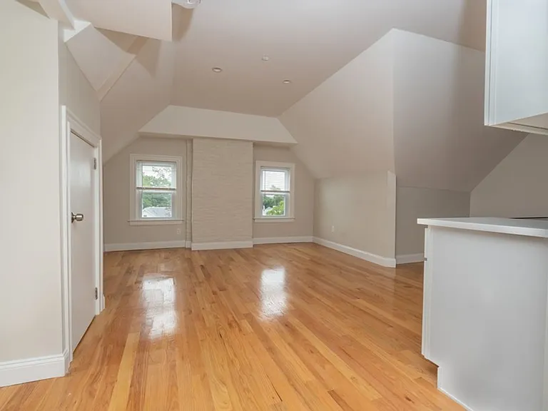 11 Park St — Photo 9