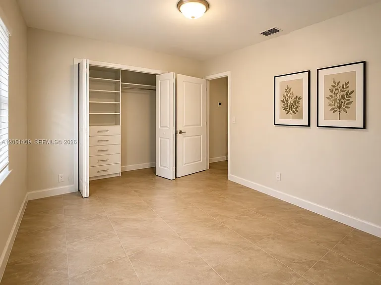 4038 SW 9th Ter #4038 — Photo 4