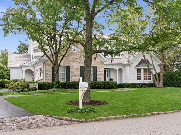 355 Edgefield Ln, Lake Forest, IL 60045