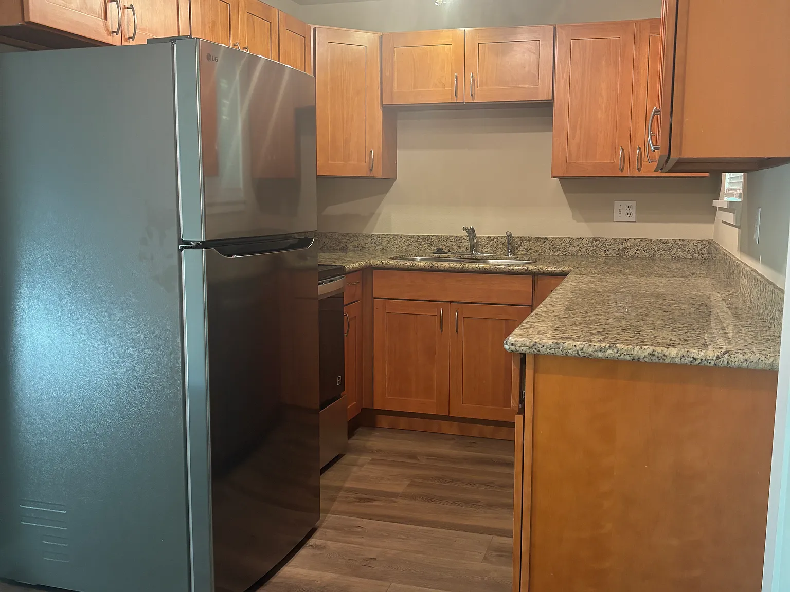 2 bed, 1.5 bath, 1000 sqft, $1,900 — Photo 4