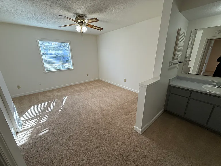 Avery Close Condominiums — Photo 19