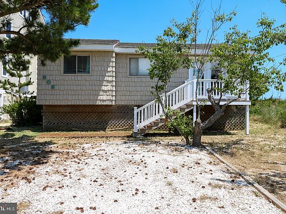 4th image of 806 S Bay Shore Dr