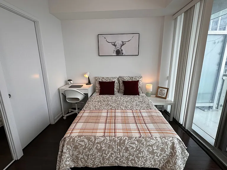 12 York St #4804A — Photo 2