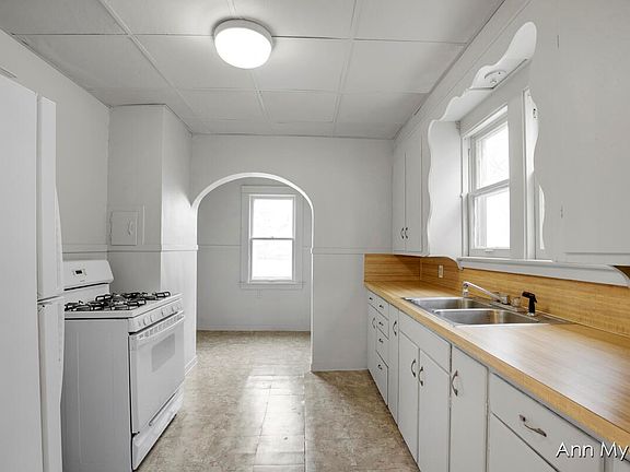 2nd image of 1814 Francis Ave SE