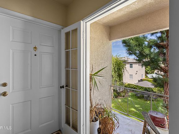 3rd image of 15234 Dickens St #1/4