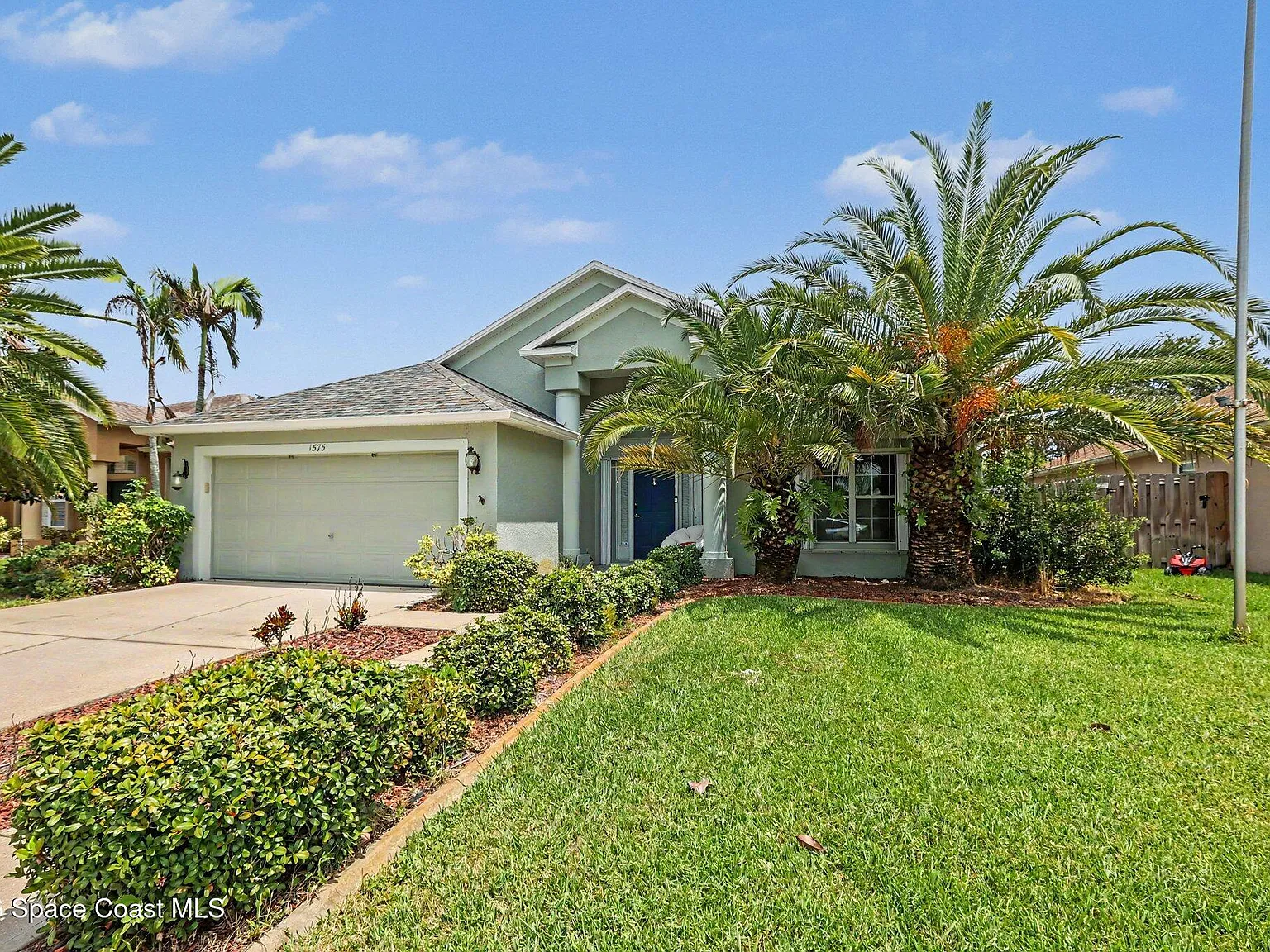 3 bed, 2.0 bath, 1907 sqft, $2,600 — Photo 3