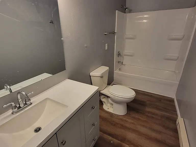 228 W 12th St — Photo 5