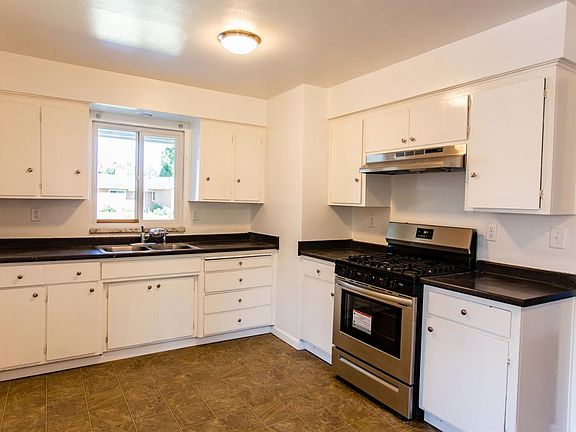 5th image of 1005 Mock Ave