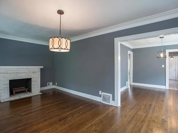 5919 Kenwood Ave, Kansas City, MO 64110