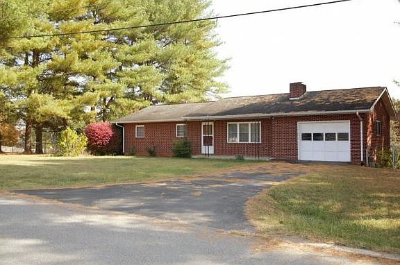 2nd image of 110 Brook Cir