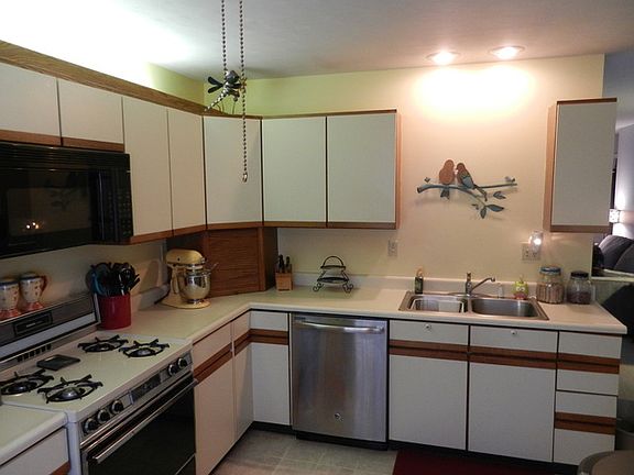 5th image of 695 E 2nd St #0