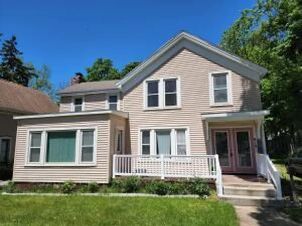 413 Elm St, Paw Paw, MI 49079