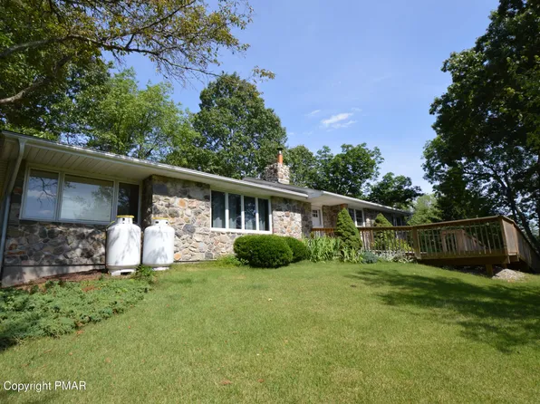 824 Stokes Mill Rd, Stroudsburg, PA 18360