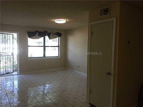 4th image of 921 Cadogan Ave