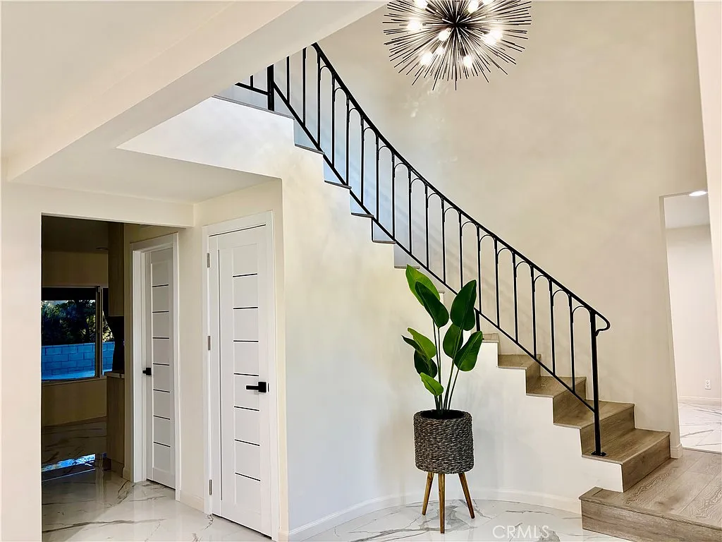 4 bed, 2207 sqft, $4,995 — Photo 3