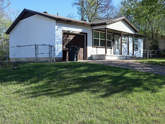 3rd image of 2701 Hillside Dr