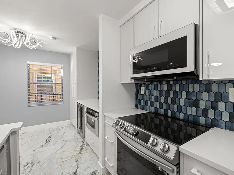 106 Alameda Ct #240 — Photo 2