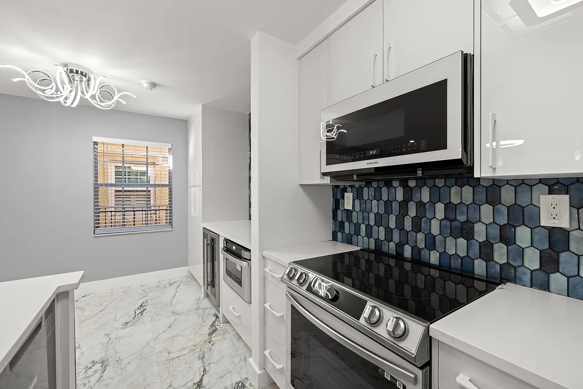 Building Photo - 106 Alameda Ct #240