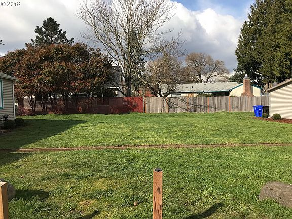5th image of 7047-7049 SE Tenino St