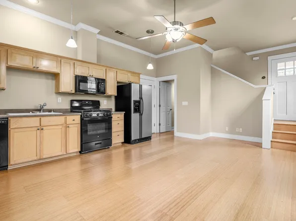 864 Kite Ln, Redding, CA 96001