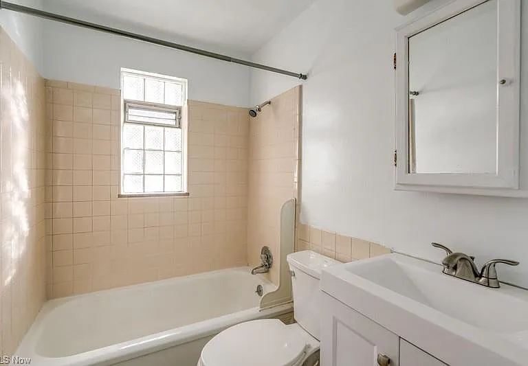 275 E 200th St #2 — Photo 6