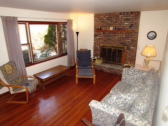 5th image of 42 Adams Dr