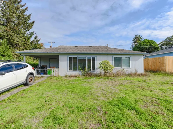 1707 Grant St, North Bend, OR 97459